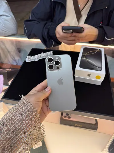 iPhone 16 Pro Max - Natural Titanium - 256GB