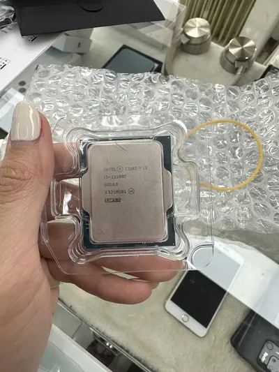 Chip I3 12100F