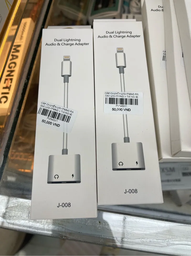 Cáp Chuyển Lightning Ra Sạc Lightning + Tai Nghe