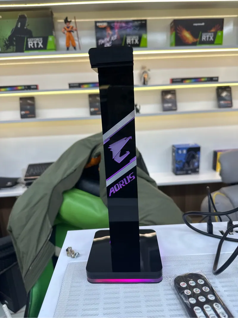 Giá Treo Tai Nghe LED RGB Basic